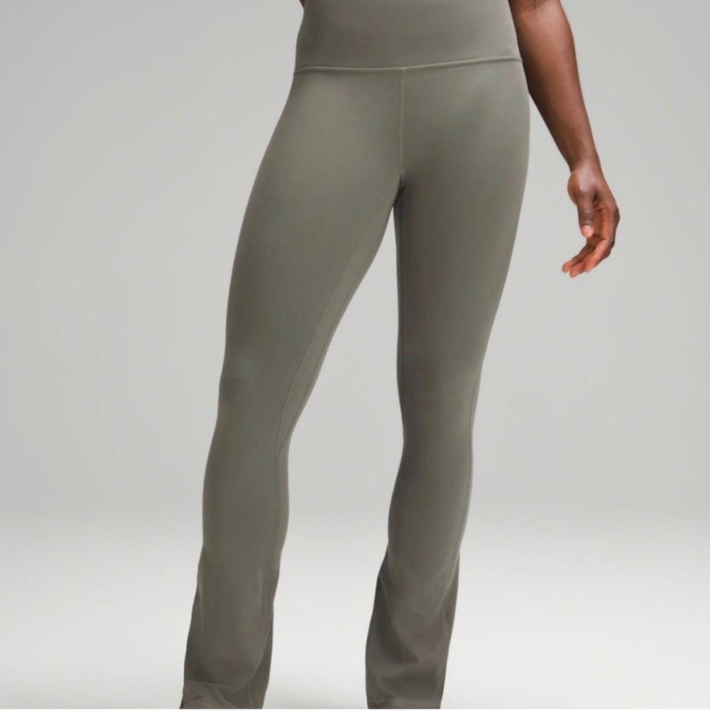 LULULEMON - mini flare pant 28"